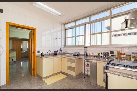 Apartamento à venda com 325m², 4 quartos e 3 vagas Apartamento à venda com 325m², 4 quartos e 3 vagasCozinha