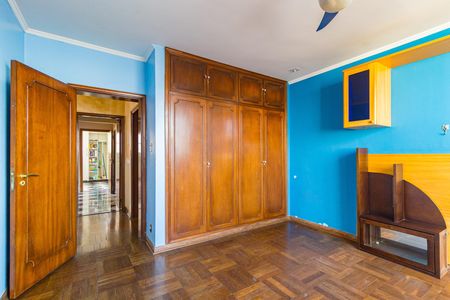 Apartamento à venda com 325m², 4 quartos e 3 vagas Apartamento à venda com 325m², 4 quartos e 3 vagasSuíte 2
