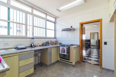 Apartamento à venda com 325m², 4 quartos e 3 vagas Apartamento à venda com 325m², 4 quartos e 3 vagasCozinha