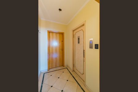 Apartamento à venda com 325m², 4 quartos e 3 vagas Apartamento à venda com 325m², 4 quartos e 3 vagasHall de entrada - Privativo