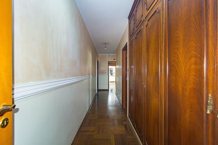 Apartamento à venda com 325m², 4 quartos e 3 vagas Apartamento à venda com 325m², 4 quartos e 3 vagasCorredor