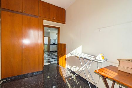 Apartamento à venda com 325m², 4 quartos e 3 vagas Apartamento à venda com 325m², 4 quartos e 3 vagasQuarto 2 - Área de Serviço