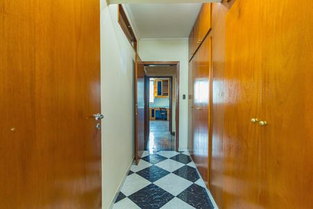 Apartamento à venda com 325m², 4 quartos e 3 vagas Apartamento à venda com 325m², 4 quartos e 3 vagasCorredor - Despensa