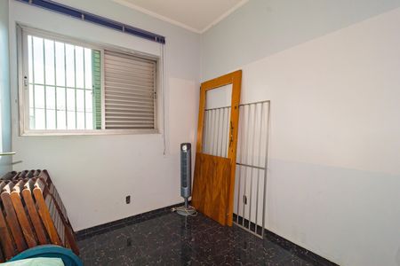 Apartamento à venda com 325m², 4 quartos e 3 vagas Apartamento à venda com 325m², 4 quartos e 3 vagasQuarto 1 - Área de Serviço