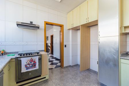 Apartamento à venda com 325m², 4 quartos e 3 vagas Apartamento à venda com 325m², 4 quartos e 3 vagasCozinha