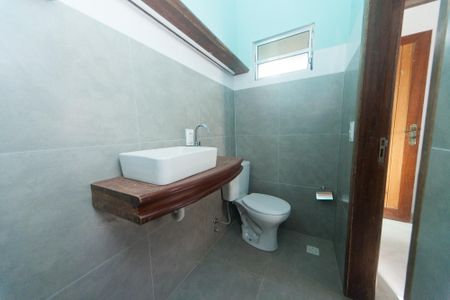 Casa de condomínio para alugar com 220m², 3 quartos e 2 vagas Casa de condomínio para alugar com 220m², 3 quartos e 2 vagasBanheiro suite de serviço 1