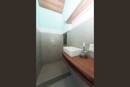 Casa de condomínio para alugar com 220m², 3 quartos e 2 vagas Casa de condomínio para alugar com 220m², 3 quartos e 2 vagasBanheiro suite de serviço 1