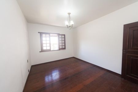 Casa de condomínio para alugar com 220m², 3 quartos e 2 vagas Casa de condomínio para alugar com 220m², 3 quartos e 2 vagassuite