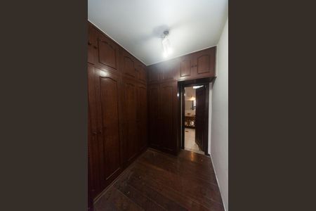 Casa de condomínio para alugar com 220m², 3 quartos e 2 vagas Casa de condomínio para alugar com 220m², 3 quartos e 2 vagasCloset da suíte