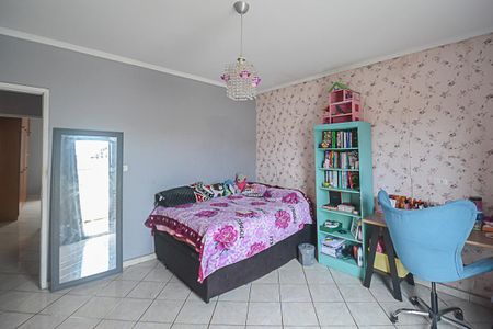 Casa à venda com 150m², 2 quartos e 2 vagas Casa à venda com 150m², 2 quartos e 2 vagasQuarto 2