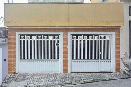 Casa à venda com 150m², 2 quartos e 2 vagas Casa à venda com 150m², 2 quartos e 2 vagasFachada