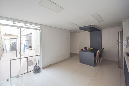 Casa à venda com 150m², 2 quartos e 2 vagas Casa à venda com 150m², 2 quartos e 2 vagasCozinha