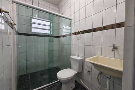 Banheiro de casa de condomínio para alugar com 1 quarto, 50m² em Parque Continental, São Vicente