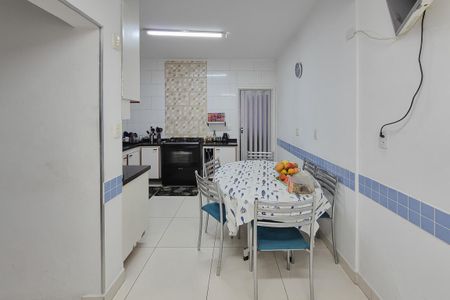 Casa para alugar com 170m², 3 quartos e 2 vagas Casa para alugar com 170m², 3 quartos e 2 vagasCozinha