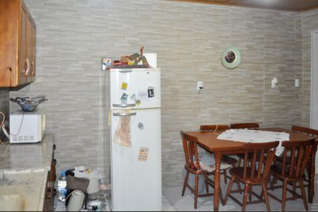 Casa à venda com 60m², 3 quartos e sem vaga Casa à venda com 60m², 3 quartos e sem vagaCozinha