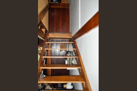 Casa à venda com 60m², 3 quartos e sem vaga Casa à venda com 60m², 3 quartos e sem vagaEscadas