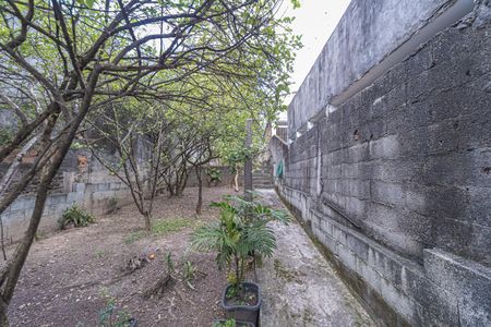 Casa à venda com 370m², 4 quartos e 3 vagas Casa à venda com 370m², 4 quartos e 3 vagasQuintal