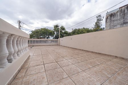 Casa à venda com 370m², 4 quartos e 3 vagas Casa à venda com 370m², 4 quartos e 3 vagasVaranda