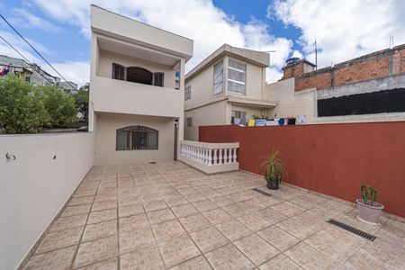 Casa à venda com 370m², 4 quartos e 3 vagas Casa à venda com 370m², 4 quartos e 3 vagasVaranda