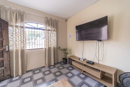 Casa à venda com 370m², 4 quartos e 3 vagas Casa à venda com 370m², 4 quartos e 3 vagasSala