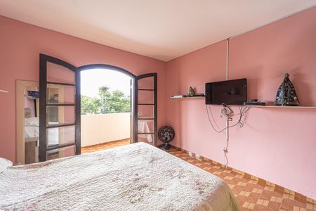 Casa à venda com 370m², 4 quartos e 3 vagas Casa à venda com 370m², 4 quartos e 3 vagasQuarto 2