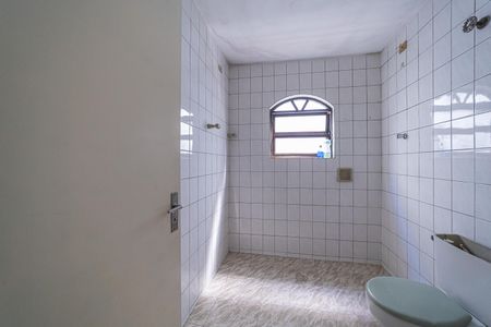 Casa à venda com 370m², 4 quartos e 3 vagas Casa à venda com 370m², 4 quartos e 3 vagasBanheiro 2