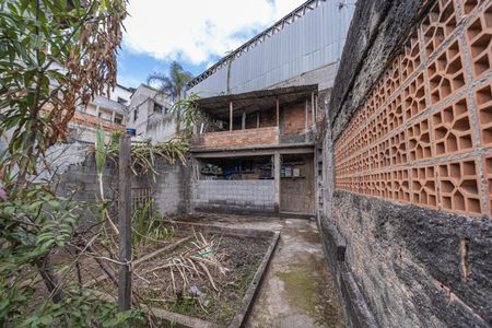 Casa à venda com 370m², 4 quartos e 3 vagas Casa à venda com 370m², 4 quartos e 3 vagasQuintal