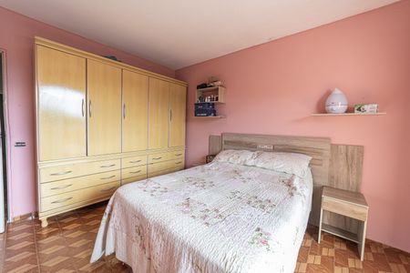 Casa à venda com 370m², 4 quartos e 3 vagas Casa à venda com 370m², 4 quartos e 3 vagasQuarto 2