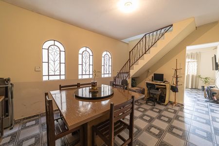 Casa à venda com 370m², 4 quartos e 3 vagas Casa à venda com 370m², 4 quartos e 3 vagasSala de Jantar