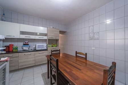 Casa à venda com 370m², 4 quartos e 3 vagas Casa à venda com 370m², 4 quartos e 3 vagasCozinha