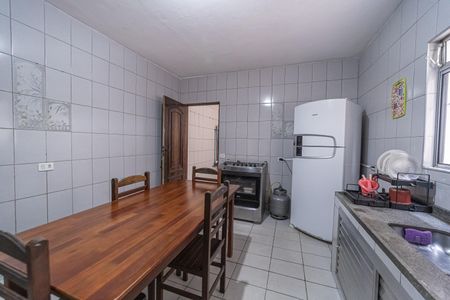 Casa à venda com 370m², 4 quartos e 3 vagas Casa à venda com 370m², 4 quartos e 3 vagasCozinha