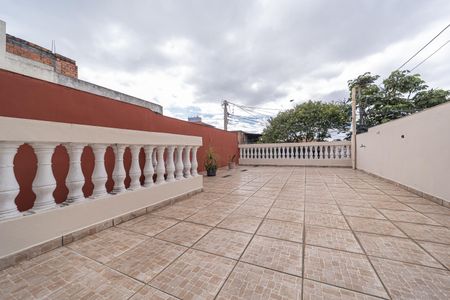 Casa à venda com 370m², 4 quartos e 3 vagas Casa à venda com 370m², 4 quartos e 3 vagasVaranda
