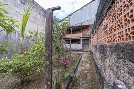 Casa à venda com 370m², 4 quartos e 3 vagas Casa à venda com 370m², 4 quartos e 3 vagasQuintal