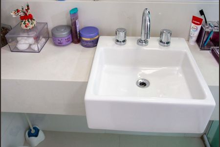 Apartamento à venda com 56m², 2 quartos e 1 vagaBanheiro Social