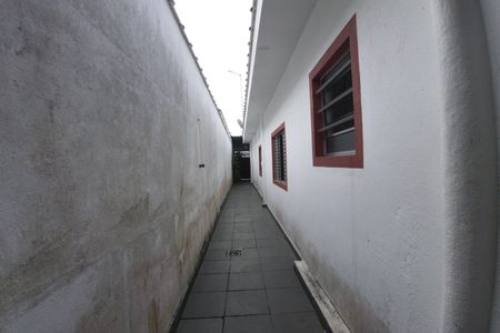 Casa de condomínio para alugar com 90m², 2 quartos e 2 vagasCorredor lateral 