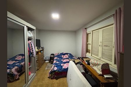 Casa à venda com 210m², 3 quartos e 3 vagas Casa à venda com 210m², 3 quartos e 3 vagasQuarto 2