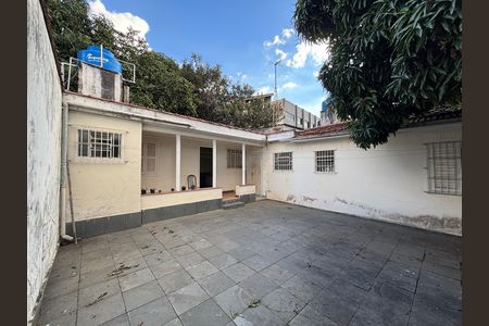 Casa à venda com 210m², 3 quartos e 3 vagas Casa à venda com 210m², 3 quartos e 3 vagasQuintal