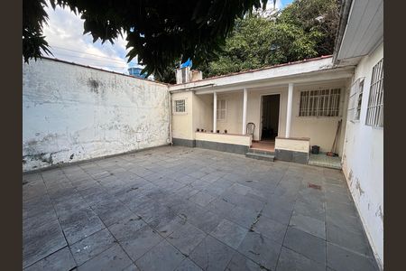 Casa à venda com 210m², 3 quartos e 3 vagas Casa à venda com 210m², 3 quartos e 3 vagasQuintal