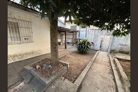 Casa à venda com 210m², 3 quartos e 3 vagas Casa à venda com 210m², 3 quartos e 3 vagasQuintal
