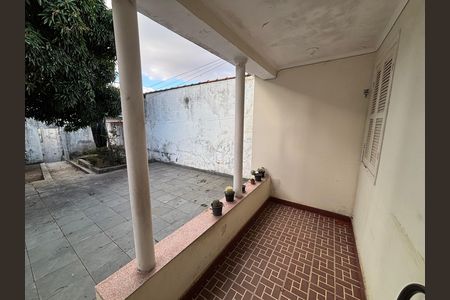 Casa à venda com 210m², 3 quartos e 3 vagas Casa à venda com 210m², 3 quartos e 3 vagasQuintal