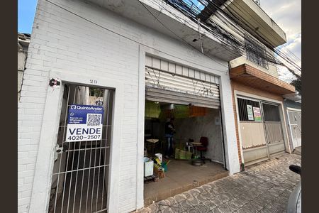 Casa à venda com 210m², 3 quartos e 3 vagas Casa à venda com 210m², 3 quartos e 3 vagasPlaca