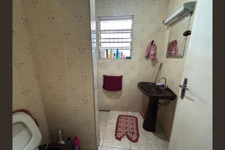 Casa à venda com 210m², 3 quartos e 3 vagas Casa à venda com 210m², 3 quartos e 3 vagasBanheiro 2