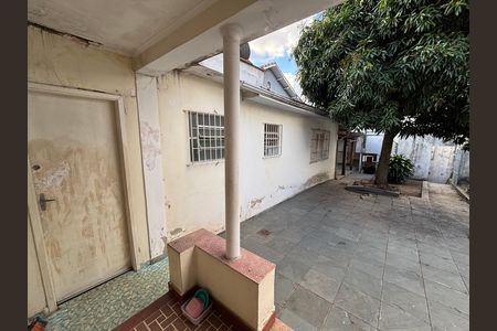 Casa à venda com 210m², 3 quartos e 3 vagas Casa à venda com 210m², 3 quartos e 3 vagasQuintal