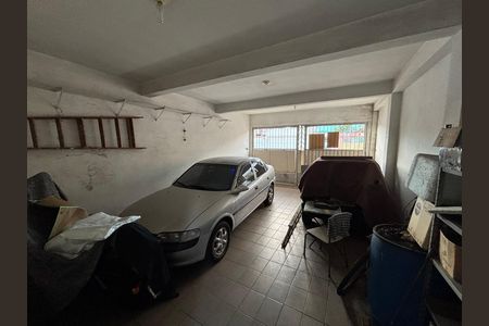 Casa à venda com 210m², 3 quartos e 3 vagas Casa à venda com 210m², 3 quartos e 3 vagasGaragem