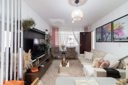 Casa à venda com 126m², 2 quartos e 2 vagas Casa à venda com 126m², 2 quartos e 2 vagasSala