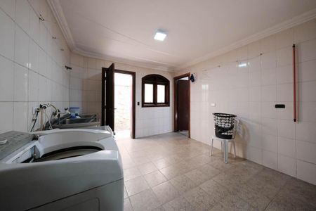 Casa para alugar com 450m², 3 quartos e 6 vagasÁrea de Serviço