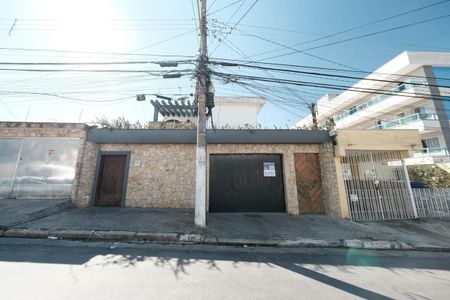 Casa para alugar com 450m², 3 quartos e 6 vagasFachada