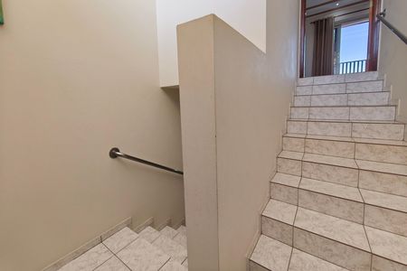 Casa para alugar com 154m², 3 quartos e 2 vagasEscadas