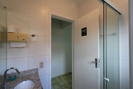 Casa à venda com 189m², 3 quartos e 2 vagas Casa à venda com 189m², 3 quartos e 2 vagasBanheiro Social 2