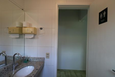 Casa à venda com 189m², 3 quartos e 2 vagas Casa à venda com 189m², 3 quartos e 2 vagasBanheiro Social 2